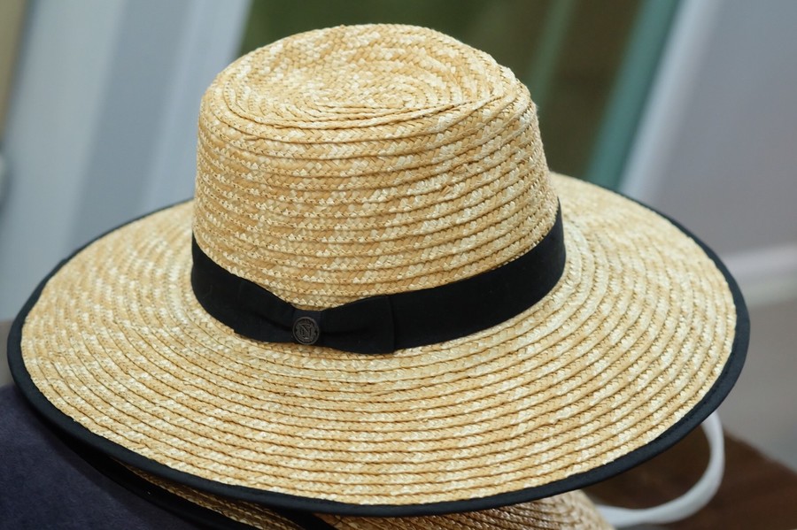 A042/2-F รุ่น  the summer calling wide brimmed fedora