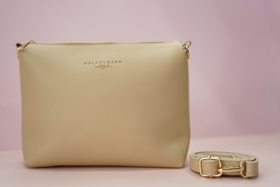 กระเป๋าหนัง HALLELUJAH (ฮาเลลูยา) Crossbody สีวานิลลา