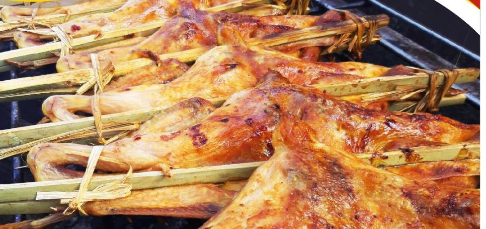 ไก่หนีบไม้หมักkm8