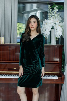 เดรสกำมะหยี่่ไคว้หน้าสีเขียว