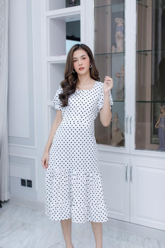 แม็กซี่เดรสกระดุมหน้าผ้าคอตต้อนลายจุดสีขาว 66049