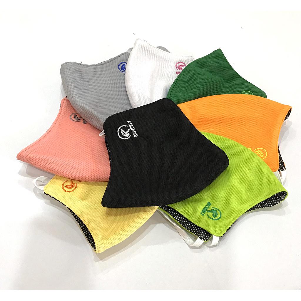 หน้ากากผ้าริกเกอร์รี ทรง 3 D แบบซักได้ หน้ากากผ้าแห่งนวัตกรรม 

ประกอบด้วยผ้าทรงอานุภาพ  3 ชั้น

ผ้าที่ใช้ทำหน้ากาก ทั้ง 3 ชั้น ผ่านการทดสอบมาตรฐาน โดยสถาบันพัฒนาอุตสาหกรรมสิ่งทอ แห่งประเทศไทย

ชั้นที่ 1 ด้านนอก

-ผลิตจากผ้าที่มีประสิทธิภาพ สะท้อนน้ำ ( Water repellency )ไม่ดูดซับความชื้นหรือสารคัดหลั่ง ทำให้ลดโอกาสในการติดเชื้อได้อย่างมีประสิทธิภาพ โดยผ่านการทดสอบมาตรฐาน การสะท้อนน้ำใน ระดับ ISO 3 ซึ่งเป็นมาตรฐานที่ดีที่สุดของหน้ากากผ้า 
ผ่านการทดสอบมาตรฐานการสะท้อนน้ำ เลขที่ G 2750/63 
 

ชั้นที่ 2 ชั้นกลาง

- เพิ่มชั้นผ้ากรองฝุ่น และระบายอากาศได้ดีเยี่ยม หายใจได้สะดวก ด้วยผ้า Cotton combed #40 ที่มีกระบวนการผลิตด้วยการหวีเส้นใยด้วยเครื่องจักร โดยกระบวนการที่ซับซ้อนและมีเส้นด้ายขนาดเล็ก ป้องกันฝุ่นละอองในอากาศได้อย่างมีประสิทธิภาพ แต่หายใจได้สะดวก โดยมีคุณภาพการซึมผ่านของอากาศ ที่  25.13 ซึ่งเป็นระดับมาตรฐานของผ้าที่เหมาะสมกับการทำหน้ากากมากที่สุด
ซึ่งการซึมผ่านของอากาศต้องไม่เกิน 50 ( Air permeability )
ผลการทดสอบมาตรฐานการซึมผ่านของอากาศเลขที่ G2809/63

ชั้นที่ 3 ด้านใน

พร้อมกันนี้ได้เพิ่มความสามารถในการต้านแบคทีเรีย ( Antibacteria )ในเส้นใยของผ้า ซึ่งต้านแบคทีเรียได้ถึง 2 ชนิด ได้แก่

1  สามารถต้านเชื้อแบคทีเรีย Klebsiella pneumoniae ATCC 4352  ได้ถึง ร้อยละ 99.90%   ซึ่งแบคทีเรียชนิดนี้ ก่อให้เกิดโรค
                   ติดเชื้อในปอด
                  โรคปอดอักเสบ 
                   สมองอักเสบ ฯลฯ

ผ่านการทดสอบการต้านแบคทีเรีย 
เลขที่ G2750/63

2 สามารถต้านเชื้อแบคทีเรีย Staphylococcus aureus ATCC 6538 ได้ถึง ร้อยละ   99.94%
ซึ่งแบคทีเรียชนิดนี้ทำให้เกิดการอักเสบเป็นแผลพุพอง ฝี หนอง บริเวณผิวหนัง ฯลฯ

ผ่านการทดสอบการต้านแบคทีเรีย 
เลขที่ G2750/63
ซึ่งเพิ่มประสิทธิภาพ ด้วยผ้า Nano zync ( นาโน ซิงค์ ) ซึ่งเป็นจุดเด่นของนวัตกรรมสิ่งทอจากเส้นใย นาโน ซิงค์ ซึ่งเป็นเส้นใยไฟเบอร์ที่ผสาน นาโน ซิงค์เกาะเนื้อผ้า 

นอกจากนี้ยังยับยั้งแบคทีเรีย บ่อเกิดกลิ่นไม่พึงประสงค์ติดผ้า เบาสบาย และเป็นมิตรต่อสิ่งแวดล้อม

          
- สวมสบาย หายใจได้สะดวก 
- ซักได้หลายครั้ง
- ไม่เสียรูปทรงหลังการซัก
- สีไม่ตก ไม่ยับ ดูแลง่าย
