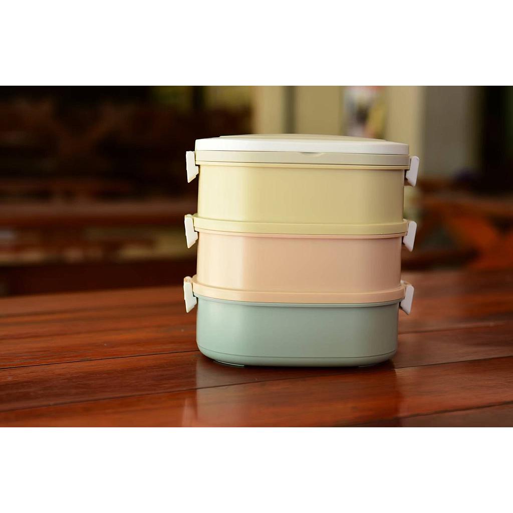 ปิ่นโต เบนโตะ Diy สีรุ้ง 3 ชั้น
ตัวปิ่นโต เบนโตะ Diy Concept เรา
ภายนอกสีสันออกแบบ ให้เข้ายุคสมัย ทำจาก PP ปลอดภัยจาก BPA 
ด้านในมี SUS304 แสตนเลส Food Grade มีความหนาแข็งแรงทนทาน นวัตกรรมจากญี่ปุ่น พิเศษ ปลอดจากการเกิดสนิม
 มีฝาซีลีโคน ทุกชั้น เพื่อป้องกันการหกของอาหารด้านใน
 อายุการใช้งานเฉลี่ยมากกว่า 1 ปี ลดปัญหาพลาสติก และ โฟมล้นโลก
 ที่สำคัญ ลดการเกิดความเสี่ยงการสะสมสารเคมีเข้าร่างกายจาก โฟม และ พลาสติก

ขนาดของ &quot;ปิ่นโต เบนโตะ  DIY&quot; by Deim
 ขนาดของปิ่นโต 18x 19(23) Cm
 ความจุทั้งหมด 2.7 ลิตร  (รวม 3 ชั้น)
น้ำหนักรวม 940 กรัม

คุณสมบัติ
Seal Lock ของเหลวไม่หก
Keep Worm เก็บความร้อนยาวนาน
 Food Grade วัสดุไร้สารก่อมะเร็ง
Odorless เก็บกลินได้ดี
 Safe World ลดขยะ รักษ์โลก