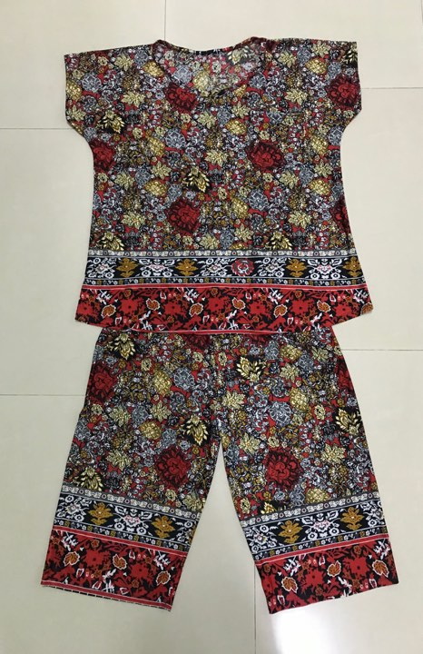 ชุดเสื้อ+กางเกงลำลองลายเรทเวลเวทสีแดง