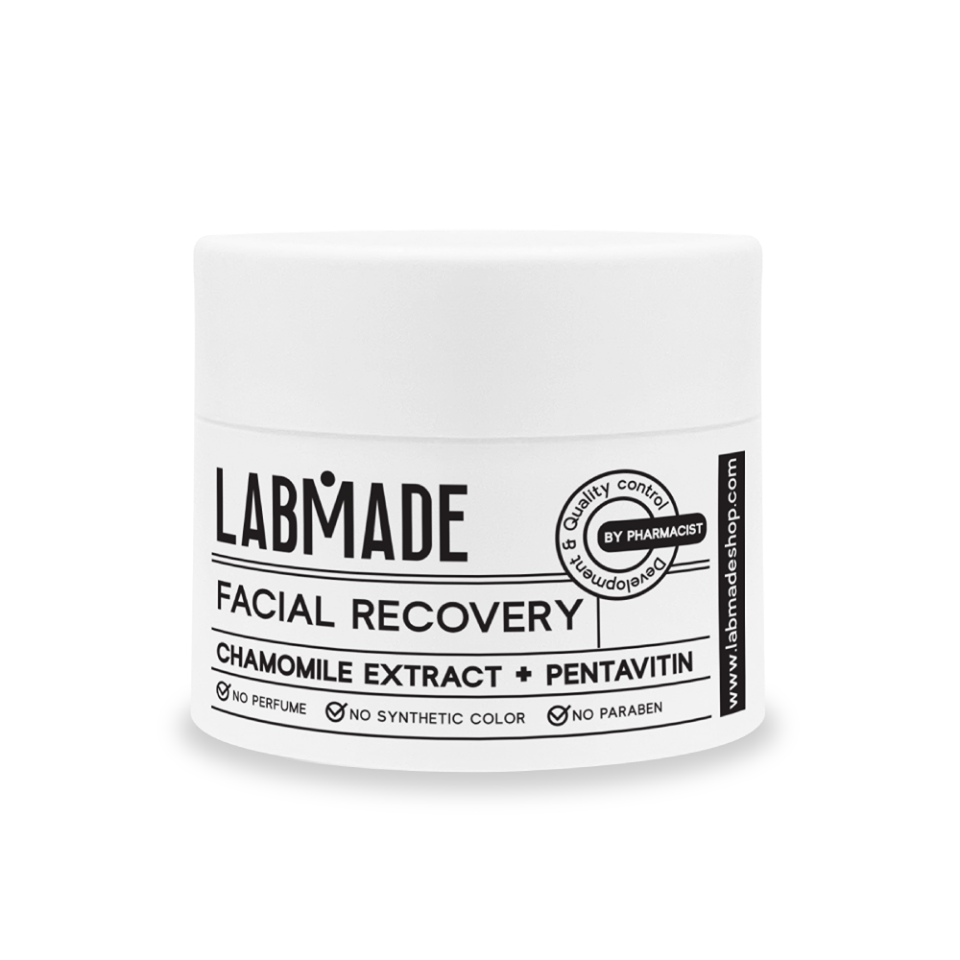 LABMADE FACIAL RECOVERY
แลบเมด เฟเชียล รีคัฟเวอรี่
ครีมบำรุงผิวหน้าสูตรฟื้นฟูผิวเข้มข้นพิเศษ อุดมด้วยคุณค่าของสารสกัด
จาก CHAMOMILE, PENTAVITIN สารช่วยเพิ่มความชุมชื้นให้ผิวซึ่งเปรียบ
เสมือนเป็นแม่เหล็กดูดซับน้ำไว้ที่ผิว จึงช่วยฟื้นฟูผิวอย่างมีประสิทธิภาพ 
ครีมปราศจากแอลกอฮอล์, น้ำหอม, พาราเบนและสีสังเคราะห์ 
จึงลดความเสี่ยงในการเกิดอาการแพ้ 
**เหมาะสำหรับการฟื้นฟูปัญหาผิวหรือการบำรุงพิเศษสำหรับผู้ที่เป็นสิว** 
