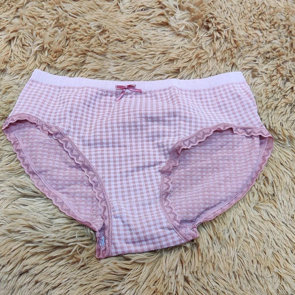กางเกงใน ลายสก๊อต ตกแต่งขอบลูกไม้ สีชมพู ฟรีไซส์ 