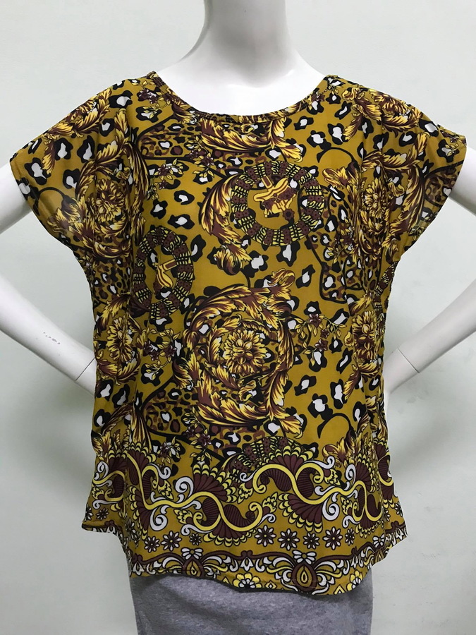 เสื้อแฟชั่นคอกลมลายเวอซาสสีน้ำตาล
