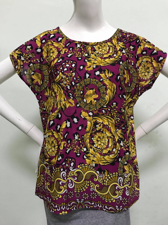 เสื้อแฟชั่นคอกลมลายเวอซาสสีชมพู