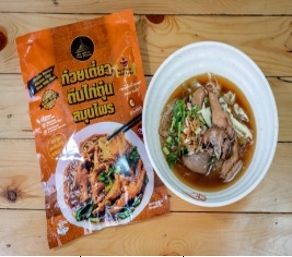 ก๋วยเตียวสำเร็จรูปพร้อมทานไก่ตุ๋นสมุนไพร