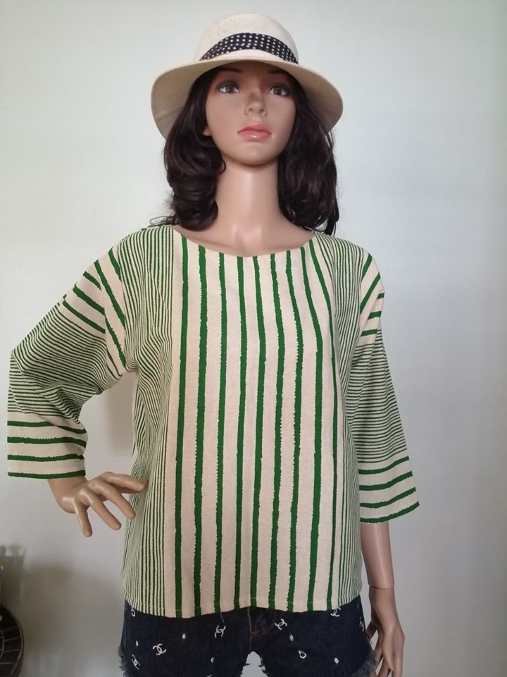 เสื้อแฟชั่นผ้าฝ้ายลายริ้วสลับสีขาวเขียว(คละลายตัด)