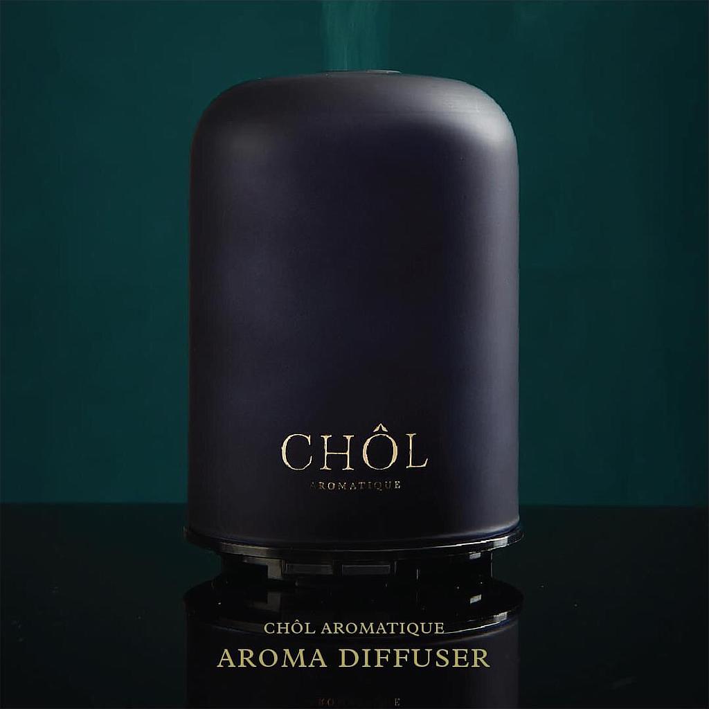 &quot;เครื่องพ่นอโรม่า (Aroma Diffuser) เป็นเครื่องพ่นไอน้ำ เพื่อช่วยกระจายกลิ่นภายในห้อง สามารถใช้ได้ทั้ง ห้องรับแขก และห้องนอน หรือที่ทำงาน เพื่อบรรยากาศที่ดี สามารถใช้งานร่วมกับน้ำมันหอมระเหยได้ทุกกลิ่นเพื่อการบำบัดอย่างแท้จริง