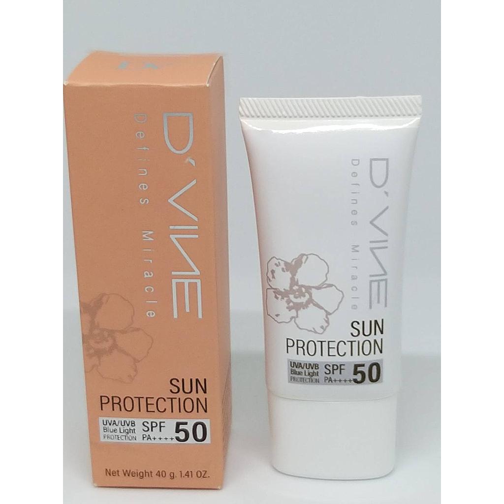 ครีมกันแดดเนื้อบางเบา SPF 50 PA++++ เหมาะสำหรับนักกีฬา สามารถใช้ในชีวิตประจำวันโดยไม่ทำให้เหนอะเหนะ ปกป้องใบหน้า จากความหมองคล้ำ ลดการเกิดริ้วรอย ฟื้นฟูผิวจากการถูกทำลายโดยแสงยูวี และคลื่นแสงสีฟ้า
