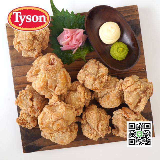  ไก่คาราเกะ สไตล์ญี่ปุ่น



ส่วนประกอบที่สำคัญ : เนื้อน่องสะโพกไก่ 66%, แป้งผสม 15% (แป้งมันสำปะหลัง, แป้งข้าวโพด, แป้งสาลี, แป้งข้าวเจ้า,แป้งมันสำปะหลังดัดแปร), น้ำ 9%, เครื่องปรุงรส 6% (ซอสถั่วเหลือง,น้ำตาล,เกลือ,เหล้านหวานญี่ปุ่น,น้ำส้มสายชู, สารสกัดจากปลา, โปรตีนสกัดจากถั่วเหลืองและข้าวโพด), น้ำมันถั่วเหลืองบริสุทธิ์ 3%,เครื่องเทศ 1% (ขิง, กระเทียม, พริกไทย, ปาปริกา), สารทำให้คงตัว (INS 451 (i), สารให้ความข้นเหนียว(INS 415), อิมัลซิไฟเออร์ (INS 473) ใช้ โมโนโซเดียมกลูตาเมต เป็นวัตถุปรุงแต่งรสอาหาร



ข้อมูลสำหรับผู้แพ้อาหาร : มีแป้งสาลี, ผลิตภัณฑ์จากถั่วเหลือง และผลิตภัณฑ์จากปลา



วิธีการอุ่นนำสินค้าออกจากถุงโดยไม่ต้องทำละลาย 

- ทอดในน้ำมันที่ร้อนอุณหภูมิประมาณ 170 องศาเซลเซียส นาน 4-5 นาที

- ทอดด้วยหม้ออบลมร้อนที่อุณภูมิประมาณ 200 องศาเซลเซียส นาน 8-10 นาที



ข้อแนะนำ : ควรบริโภคสินค้าที่ทำละลายแล้วให้หมดในครั้งเดียว

การเก็บรักษา : เก็บที่อุณหภูมิไม่เกิน -18 องศาเซลเซียส

วันที่ผลิต : ดูบนถุงบรรจุภัณฑ์

ควรบริโภคก่อน : ดูบนถุงบรรจุภัณฑ์



ผลิตและจัดจำหน่ายโดย :บริษัท ไทสัน โพลทรี่ (ไทยแลนด์) จำกัด 42/6 หมู่ 4 ต.องครักษ์ อ.องครักษ์ จ.นครนายก 26120

รหัสสินค้า 102-42035-0108