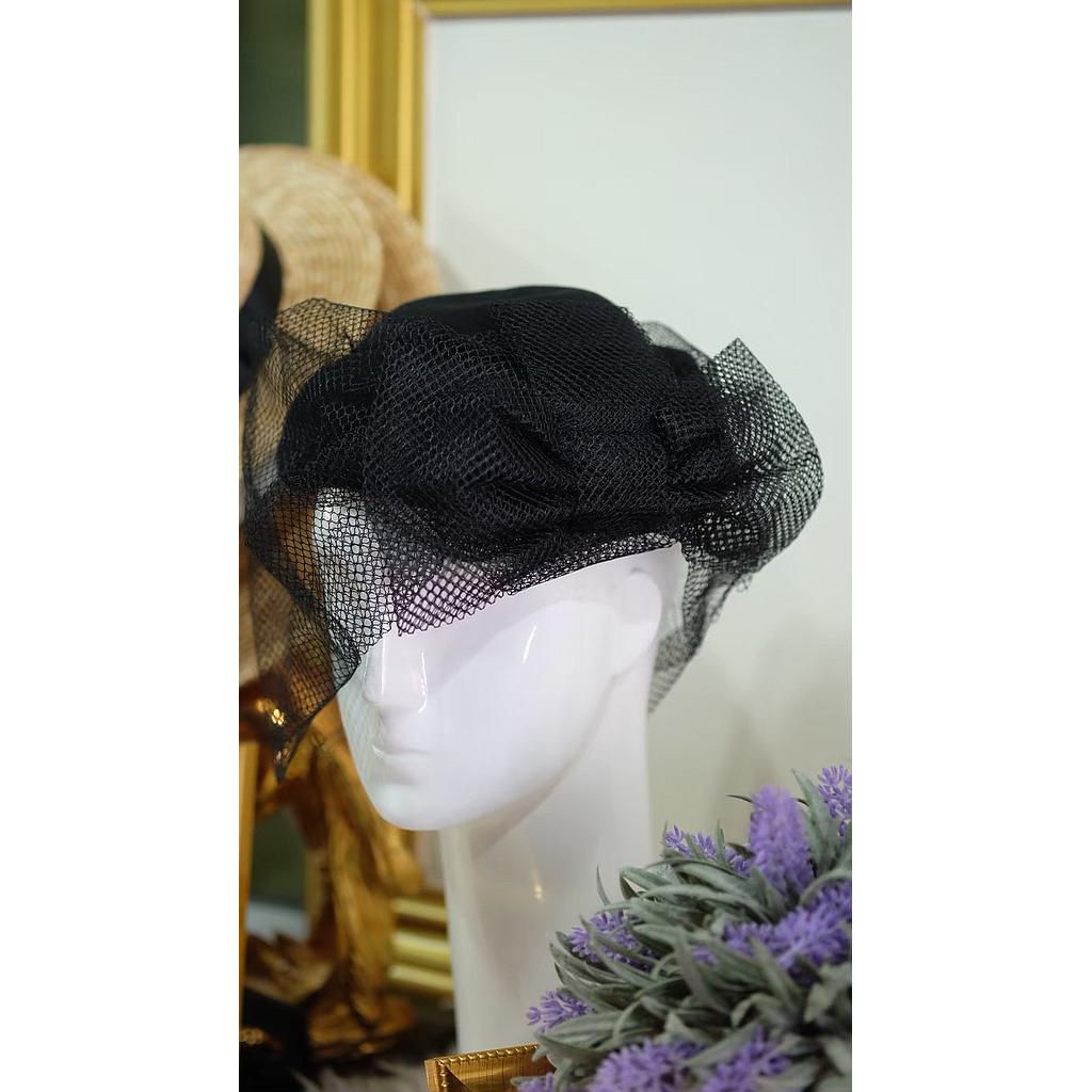 A013-S/M รุ่น Curtains Haute Hat
