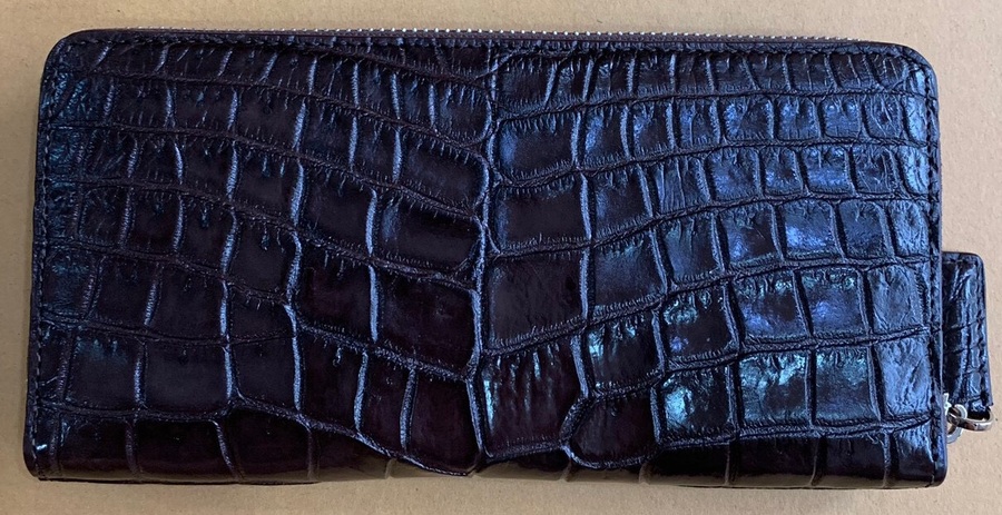 กระเป๋าสตางค์หนังจระเข้
รุ่น ZIP AROUND WALLET BROWN CROCODILE