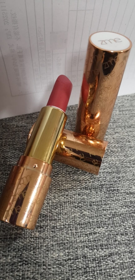 เชียร์ แมท ลิปสติก
สี Chili Red
