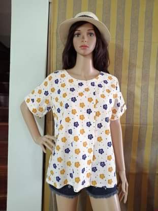 เสื้อแฟชั่นผ้าฝ้ายลายดอกสีขาว