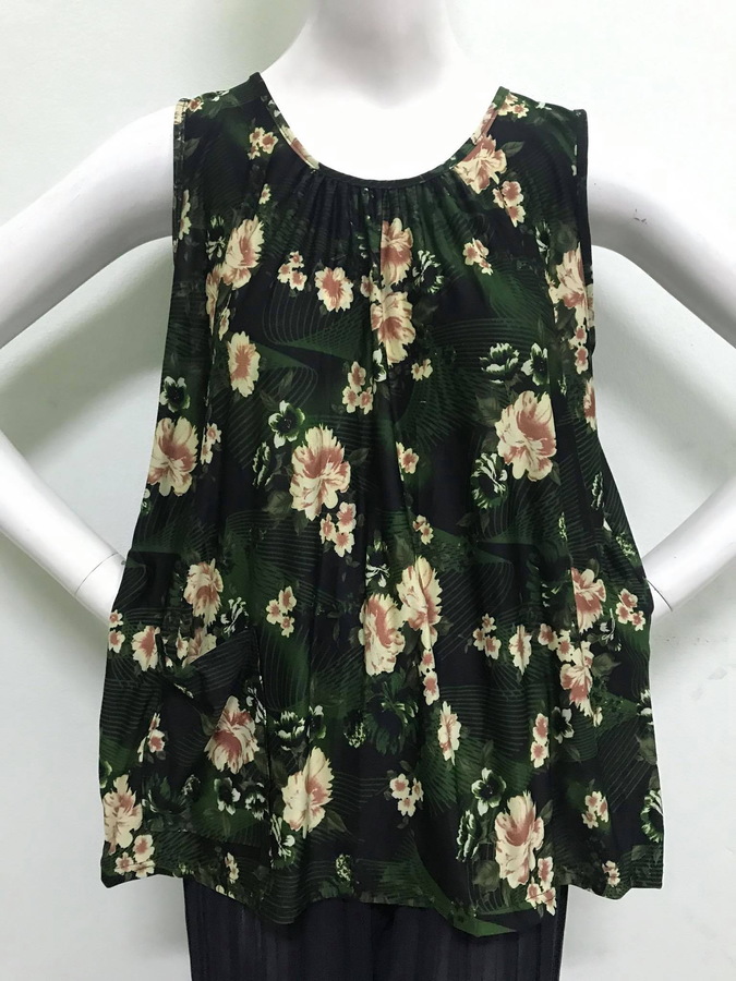 เสื้อคอกระเช้าแขนกุดลายโรสสีเขียว