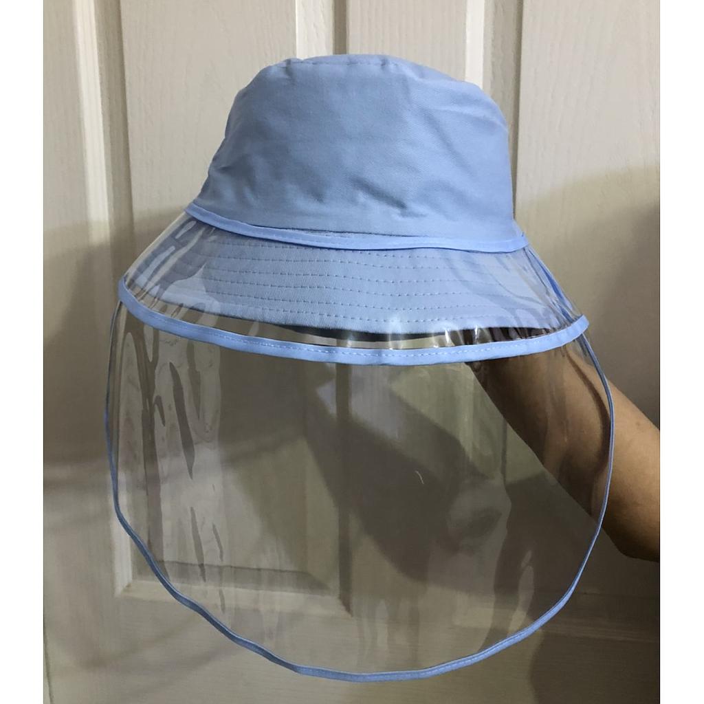 พลาสติกเฟสชิว ใช้ครอบหมวก ม้วนเก็บได้พกสะดวก กุ๊นขอบสีฟ้า