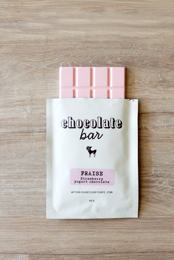 Chocolate bar (fraise-strawberry yoghurt)