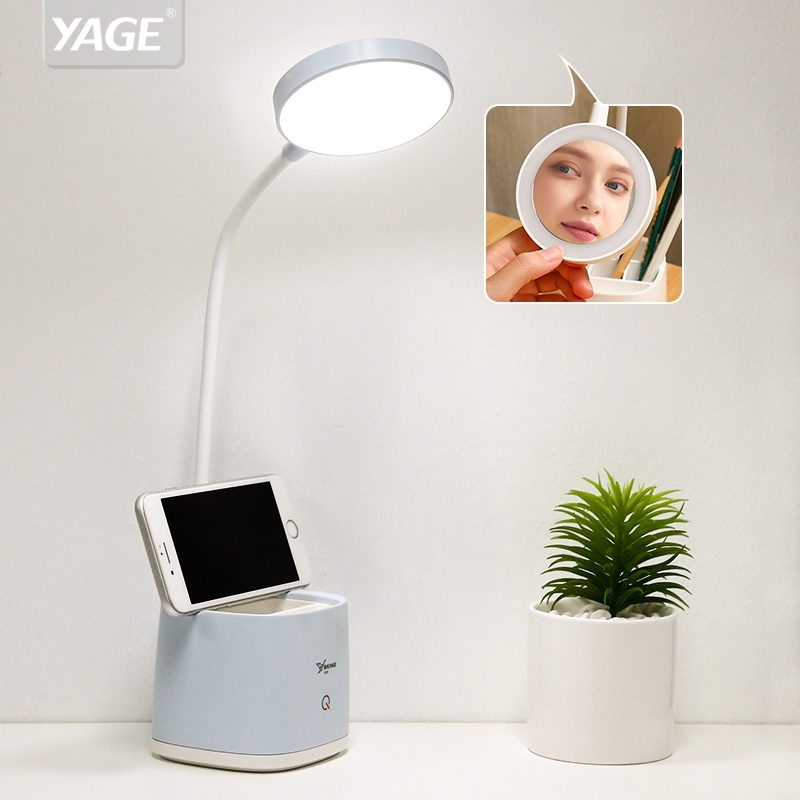 โคมไฟ รุ่น YG-T110W  สีขาว
โคมไฟตั้งโต๊ะ LED ระบบสัมผัส แฟชั่น พิเศษมีกระจกแต่งหน้า ช่องใส่อุปกรณ์เครื่องเขียน แบตเตอรี่แบบถอดเปลี่ยนได้
โคมไฟ + กระจกแต่งหน้า + ช่องใส่ของ รูปร่างใหญ่เอฟเฟกต์  แสงไฟมี 3ระดับ ใช้USB สำหรับชาร์จ พื้นผิวส่องสว่างขนาดใหญ่ถนอมสำหรับดวงตา
