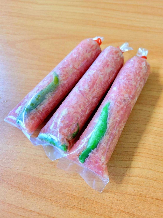 แหนมหลอดยาว
