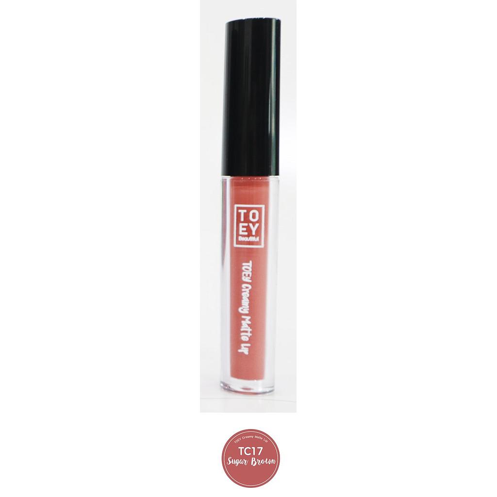 โตอี้ ครีมมี่ แมตต์ ลิป (TC17-Sugar Brown) ลิปออแกนิค เนื้อครีมมี่ เม็ดสีชนิด Food Grade นำเข้าจาก U.S.A. เม็ดสีแน่น สีสวย ไม่แตก ไม่แห้ง ไม่ลอก อุดมไปด้วยสารสกัดจากธรรมชาติ 100% พร้อมผสานการบำรุงจาก Organic Rose Hip Oil, Sunflower Oil, Argan oil และ Vitamin E
ไม่ทำให้ปากดำคล้ำ ปราศจากการระคายเคือง ทาแล้วไม่รู้สึกแห้งตึงหรือเป็นขุย ช่วยบำรุงริมฝีปากให้ชุ่มชื้นเรียบเนียนสุขภาพดี 
ฟิลลิ่งที่ได้ แมทแบบเบาๆ ไม่แห้งด้าน และไม่มันวาว เกินไป ขนาดบรรจุ 2.5 g.
