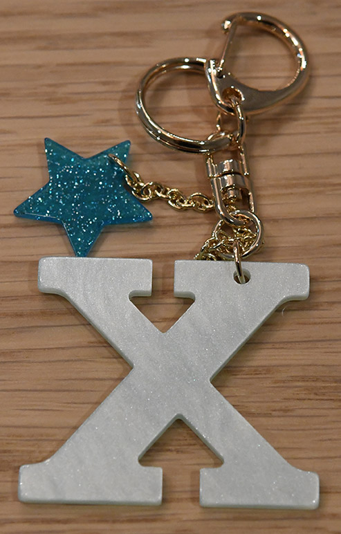 พวงกุญแจอะคริลิกใหญ่ตัวอักษร X