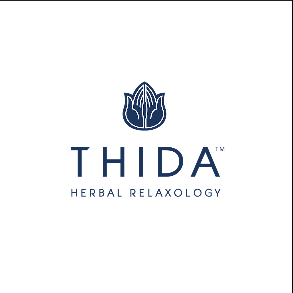 BALANCING THAI MASSAGE SPRAY
泰国草药按摩喷雾
缓解疼痛疲劳
สเปรย์น้ำมันนวดไทย

THIDA คัดสรรสมุนไพรไทยชั้นเลิศนานาชนิด ผ่านนวัตกรรมการสกัดสารสำคัญที่ทันสมัยเพื่อให้ได้รับน้ำมันที่มีคุณภาพสูงสุด บรรจุในบรรจุภัณฑ์ที่สามารถสร้างละอองสเปรย์ละเอียด เพื่อเพิ่มประสิทธิภาพน้ำมันสมุนไพร ทำให้น้ำมันมีน้ำหนักเบา แทรกซึมเข้าผิวหนังได้ง่าย ไม่เหนียวเหนอะหนะ ด้วยการปรุงกลิ่นพิเศษจากน้ำมันหอมระเหยบริสุทธิ์ที่สกัดจากพืชธรรมชาติ 100% กลิ่นบำบัด สร้างความสดชื่น โล่งสบายจึงเป็นเอกลักษณ์ของผลิตภัณฑ์สเปรย์น้ำมันนวดขวดนี้