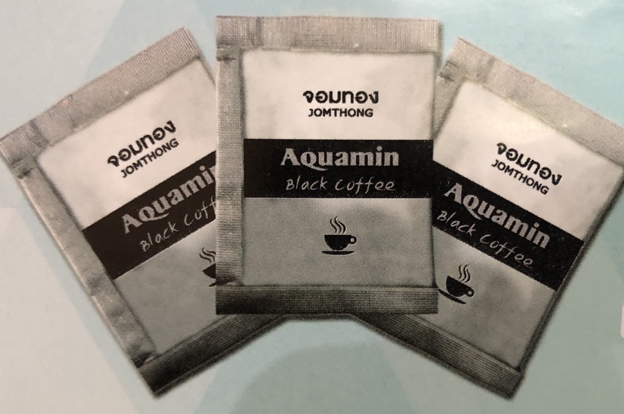 กาแฟปรุงสำเร็จชนิดผง ใช้กาแฟสายพันธุ์โรบัสต้า ปรุงสำเร็จผสมสารสกัด อความิน แคลเซียมธรรมชาติ สกัดจากสาหร่ายทะเลสีแดง
(1แพ็ค บรรจุ10ซอง)