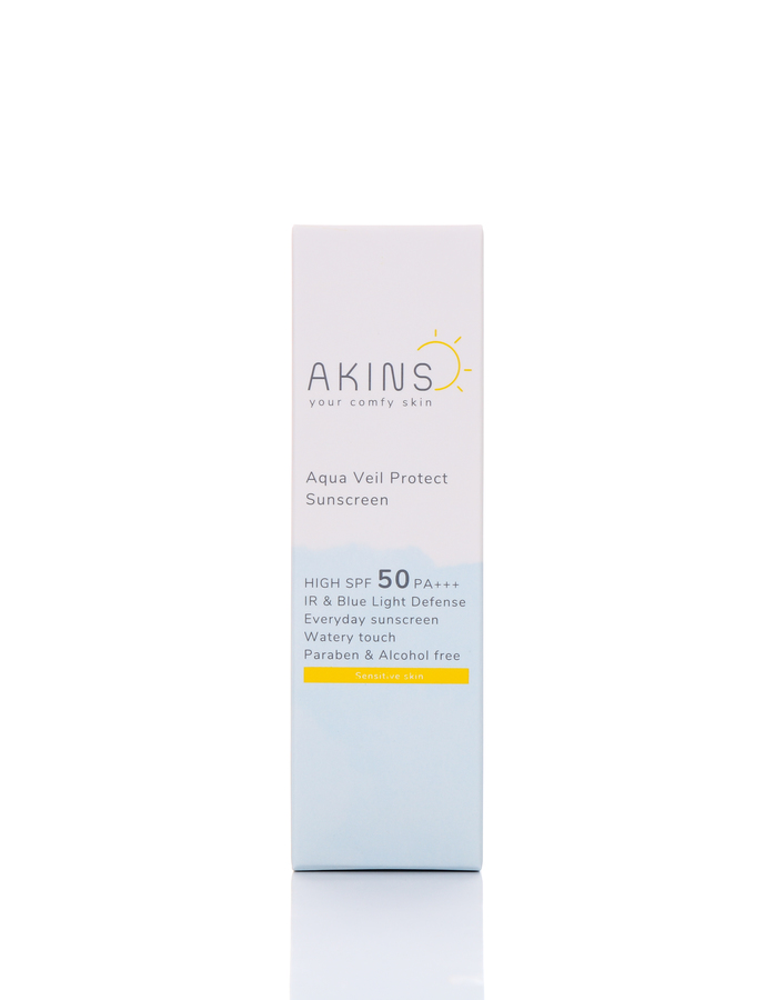 กันแดดสูตรน้ำ ซึมไว สบายผิว (Non – Chemical Sunscreen เพื่อผิวแพ้ง่าย) ปราศจากแอลกอฮอล์ สีสังเคราะห์ พาราเบน สเตียรอยด์ และน้ำมันปิโตรเลียม สาเหตุหลักของการอุดตัน ปกป้องผิวจากรังสี UVA, UVB และรังสีอินฟาเรด อันก่อให้เกิดริ้วรอย ทั้งยังสามารถปกป้องผิวจากมลภาวะ ที่ได้รับการวิจัยแล้วว่าสามารถปกป้องผิวจาก PM2.5 ไปอีกขั้นด้วยการผสานเทคโนโลยีปกป้องแสงสีฟ้า (High Energy Visible Light) เพื่อการปกป้องผิวอย่างมีประสิทธิภาพสูงสุด และกระจ่างใสขึ้นอย่างสุขภาพดีเมื่อใช้ต่อเนื่อง