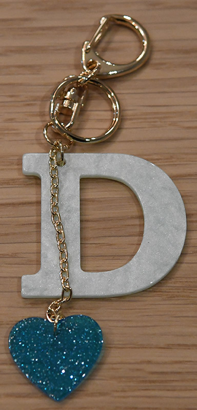 พวงกุญแจอะคริลิกใหญ่ตัวอักษร D