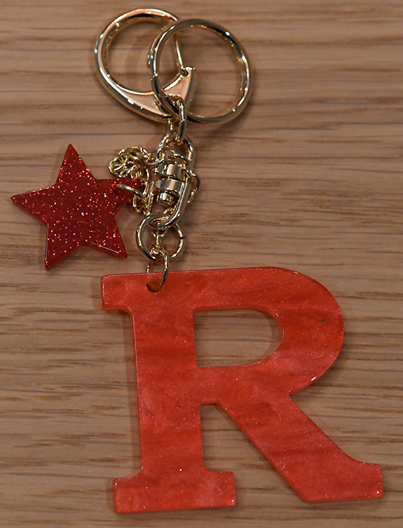 พวงกุญแจอะคริลิกใหญ่ตัวอักษร R