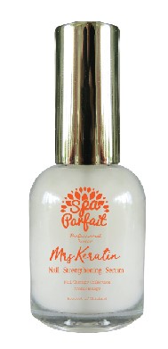 เซรั่มบำรุงชั้นผิวเล็บ ด้วยส่วนผสมหลักจากเคราตินและสารสกัดจากหญ้าหางม้า ร่วมกันฟื้นฟูให้พื้นผิวเล็บธรรมชาติสวยเรียบเนียนและแข็งแรงจากภายใน อีกทั้งยังคืนความชุ่มชื้นสู่ผิวรอบเล็บด้วยน้ำมันอาร์แกนคุณภาพสูงเพื่อความปกป้องที่ยาวนาน