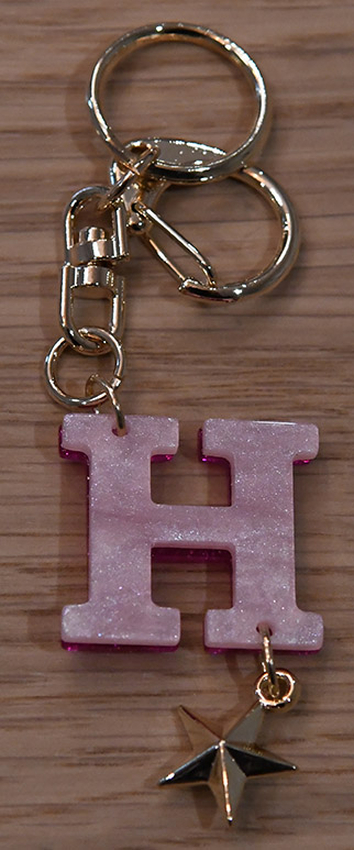 พวงกุญแจอะคริลิกเล็กตัวอักษร H