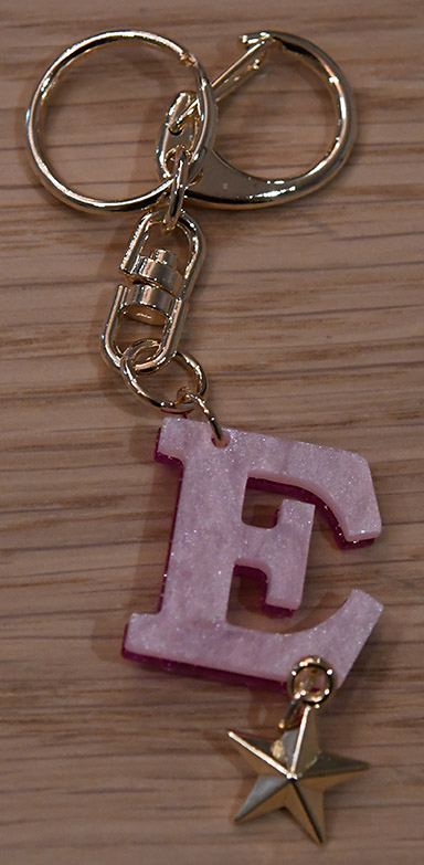 พวงกุญแจอะคริลิกเล็กตัวอักษร E