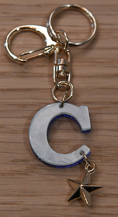 พวงกุญแจอะคริลิกเล็กตัวอักษร C