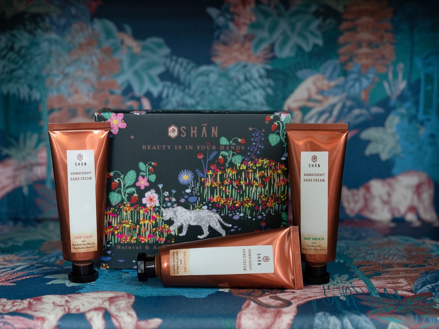 Hand treatment set composed of 3 scents of hand cream are Keep Calm, Deep Breath and Balancing