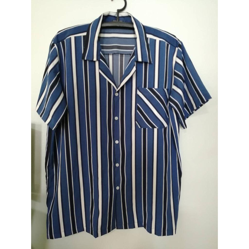 เสื้อเชิ้ตผู้ชายคอฮาวายลายริ้วสีน้ำเงิน